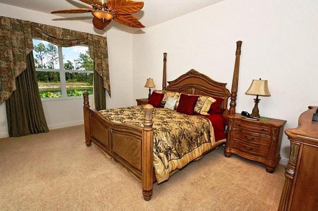 Universal Vacations Naples Area Homes Room photo